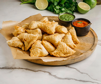 Photo du plat Empanadas au poulet, thon et bœuf et leur sauce chimichuri